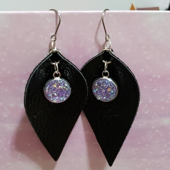 hand made Jewelry - Black faux leather earrings with purple druzy gems